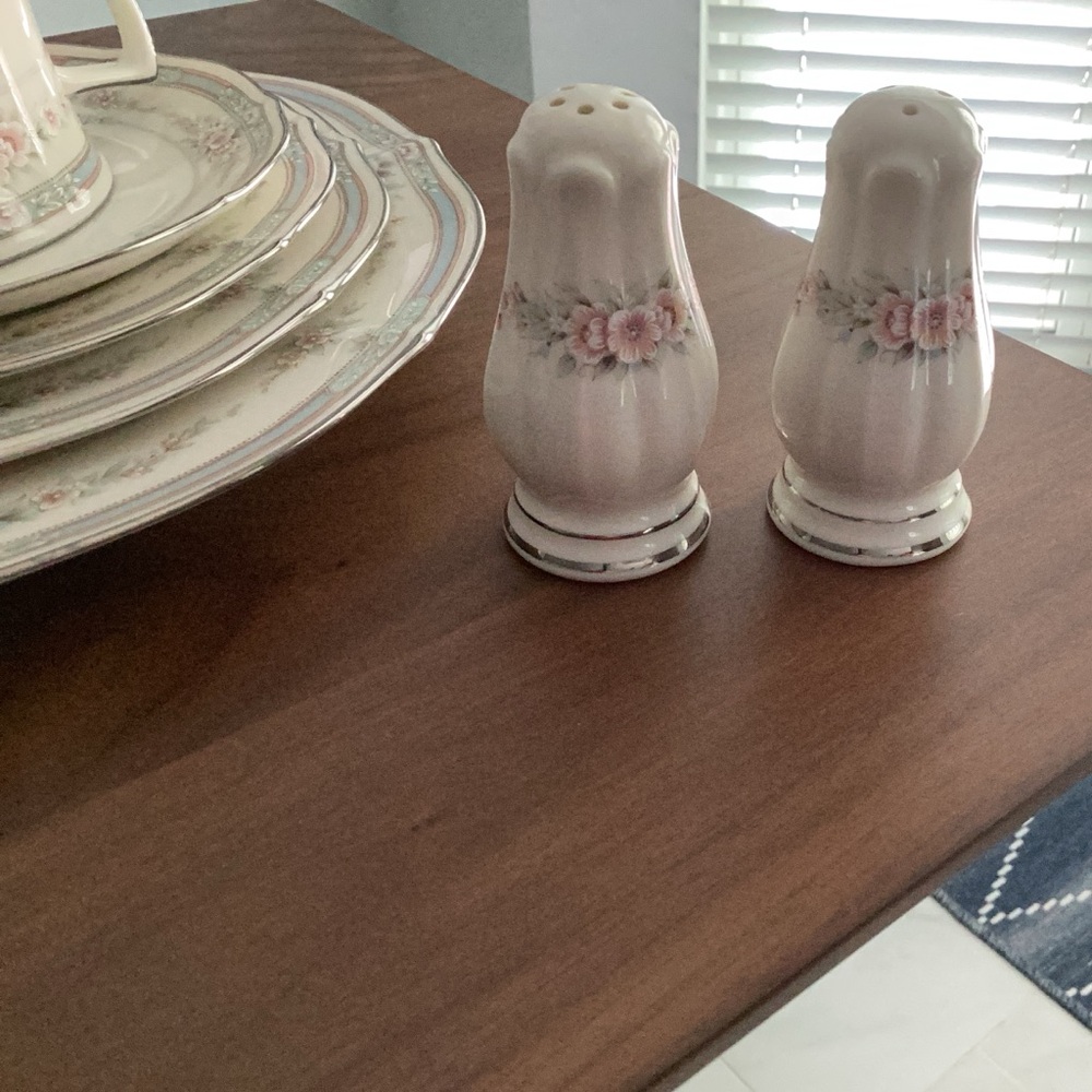 Charming Floral Ceramic Shakers